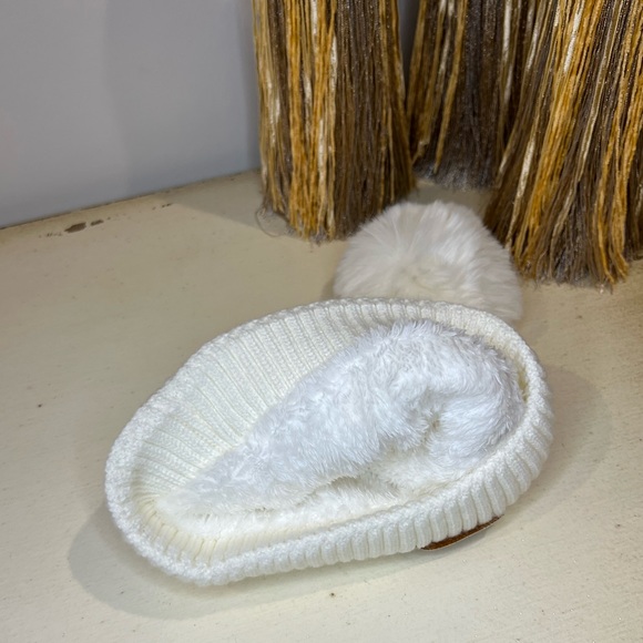 COPY - UGG RHINESTONE BEANIE - Picture 3 of 3